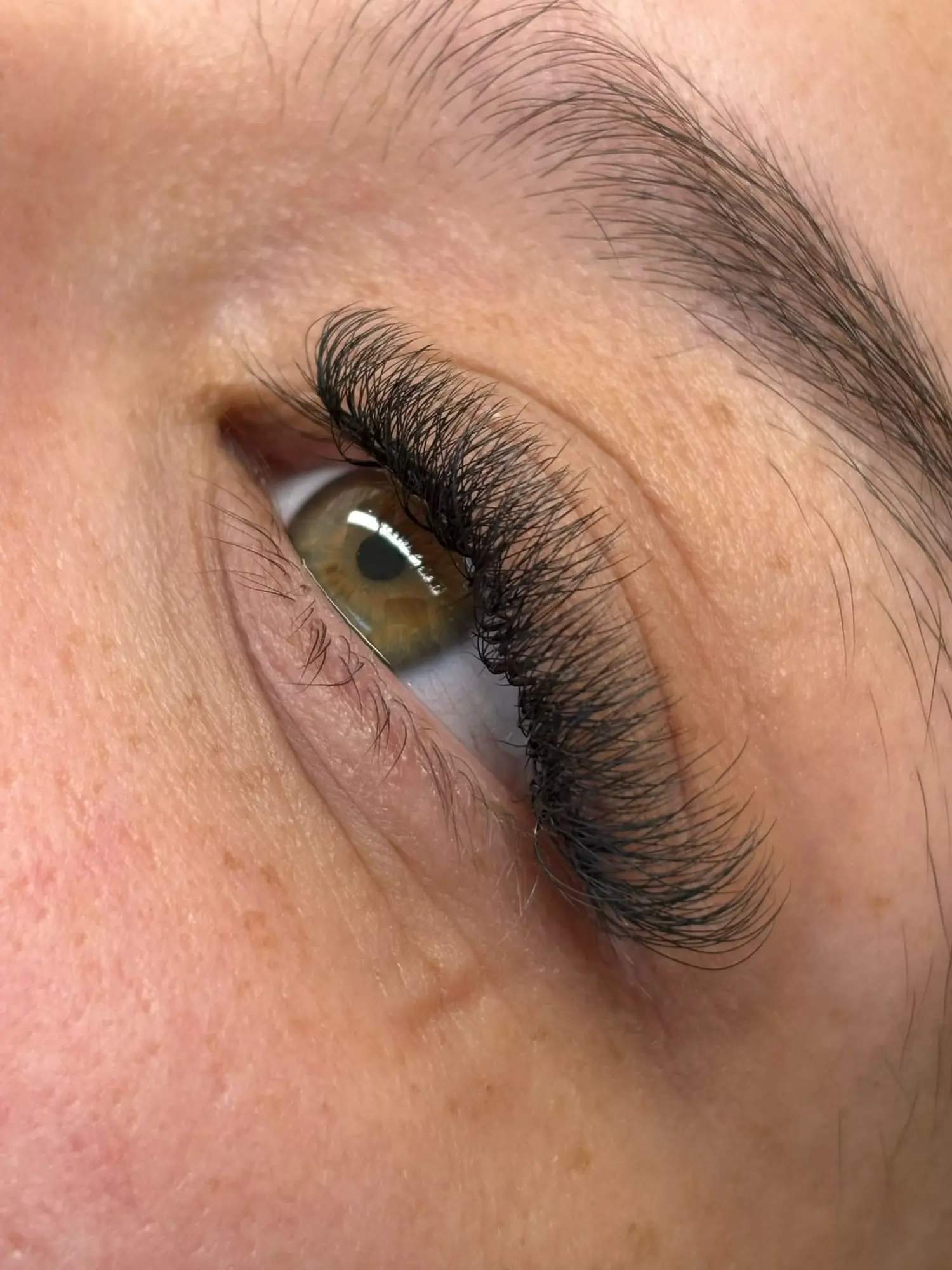 Extension de cils volume brésilien 3D — Suneva Beauty, Toulon